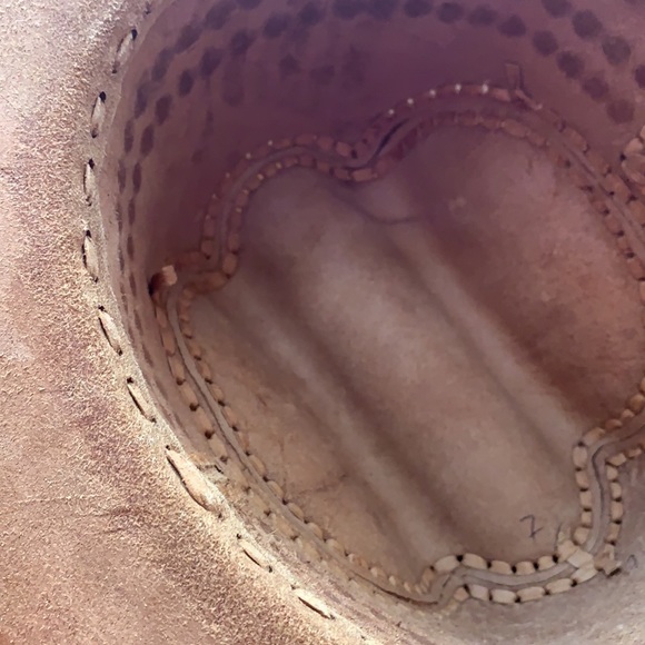 leather hat, in perfect condition. main image 4